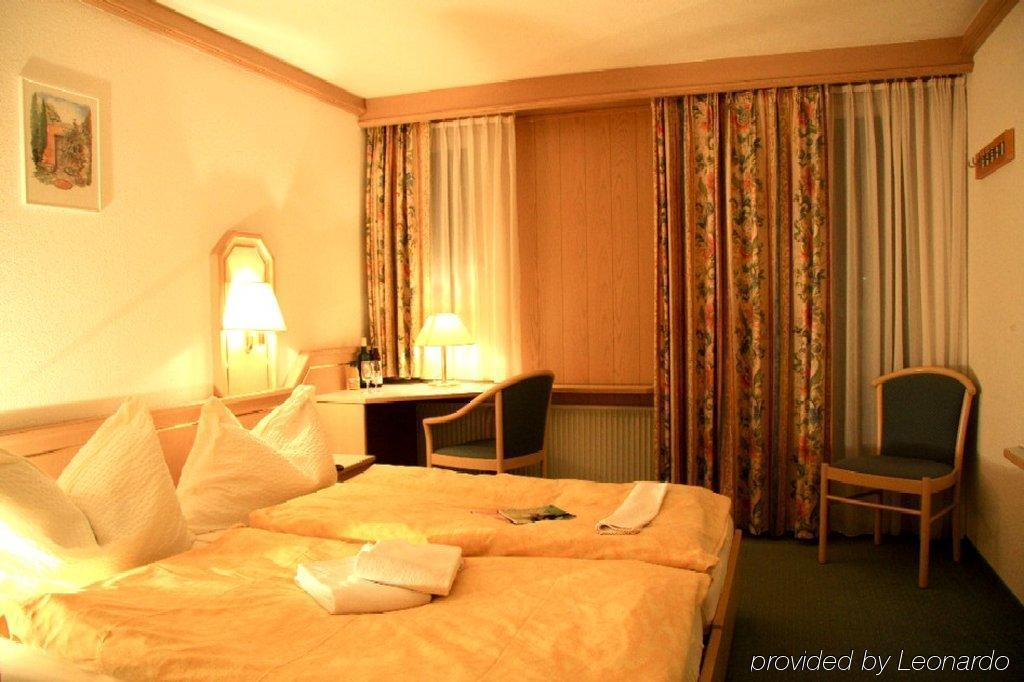 Hotel Bristol Саас-Фее Стая снимка